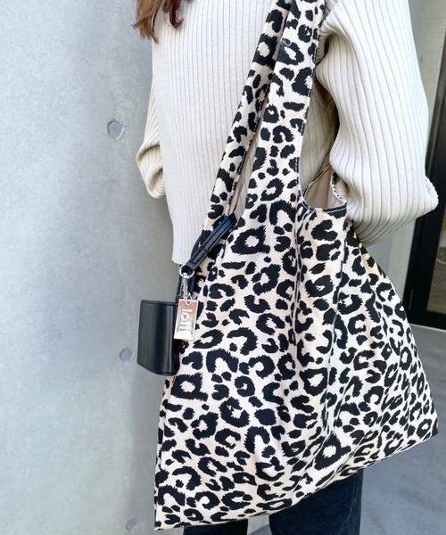 loti（ロティ）の「WEB限定 loti　コインケース付きトート（トートバッグ・レディース・ブラック/ブラウン/オフホワイト/レオパード/ホワイト系その他・FREE）」の5枚目の写真