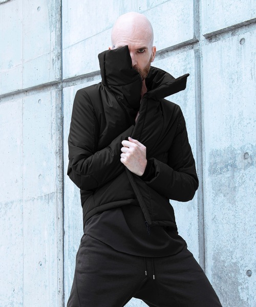 CIVILIZED URBANE MOUNTAIN PARKA.