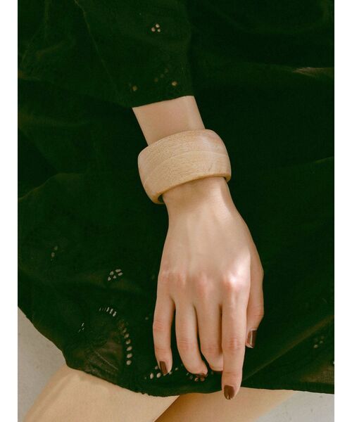 Ungrid（アングリッド）の「ウッドバングル（ブレスレット・レディース・ベージュ/ブラウン・FREE）」の3枚目の写真