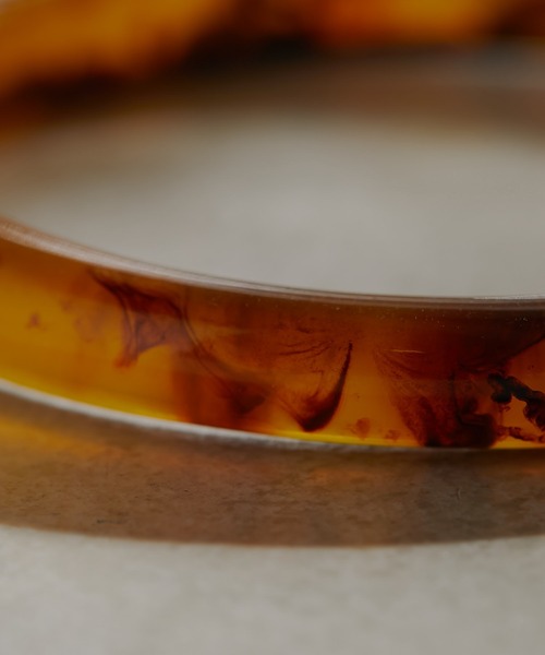 CIAOPANIC TYPY(チャオパニックティピー)の「lilベッコウ風マーブルバングル(バングル/リストバンド・レディース・ブラウン・ONE SIZE)」の4枚目の写真