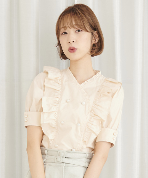 TITTY&CO.（ティティーアンドコー）の「ダブルボタンフリルブラウス（シャツ/ブラウス・レディース・ライトブルー/ベージュ/オフホワイト・FREE）」の3枚目の写真