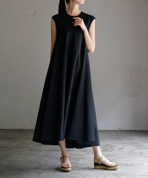 ELFRANK(エルフランク)の「異素材ドッキングノースリーブフレアロングワンピース【洗える】(ワンピース・レディース・ホワイト/ブラック・FREE)」の14枚目の写真