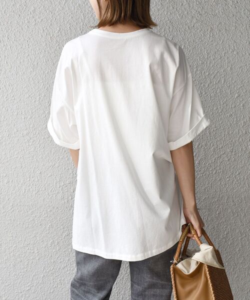SHIPS(シップス)の「ロールアップロゴプリントTEE◆(Tシャツ/カットソー・レディース・ホワイト/ブラック/ベージュ/ラベンダー・ONE SIZE)」の19枚目の写真