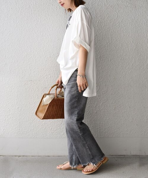 SHIPS(シップス)の「ロールアップロゴプリントTEE◆(Tシャツ/カットソー・レディース・ホワイト/ブラック/ベージュ/ラベンダー・ONE SIZE)」の21枚目の写真