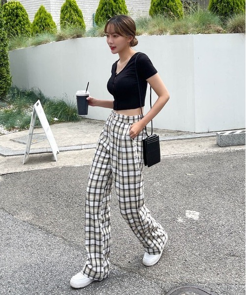 SONA（ソナ）の「SONYUNARA チェック柄ピンタックロングスラックス（スラックス・レディース・ベージュ・FREE）」の11枚目の写真