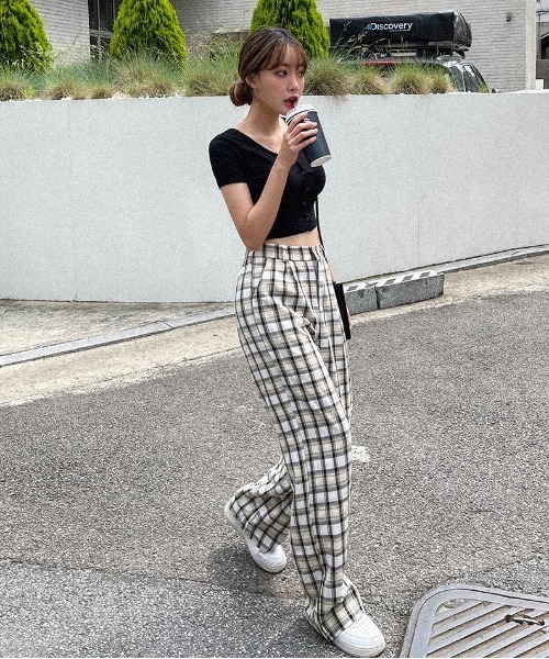 SONA（ソナ）の「SONYUNARA チェック柄ピンタックロングスラックス（スラックス・レディース・ベージュ・FREE）」の4枚目の写真