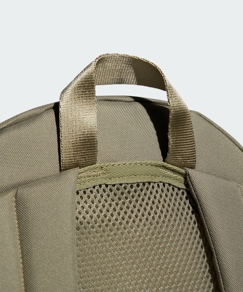 adidas（アディダス）の「フューチャー アイコン バックパック [Future Icons Backpack] アディダス（バックパック/リュック・メンズ・カーキ/ブラック×ホワイト・FREE）」の3枚目の写真
