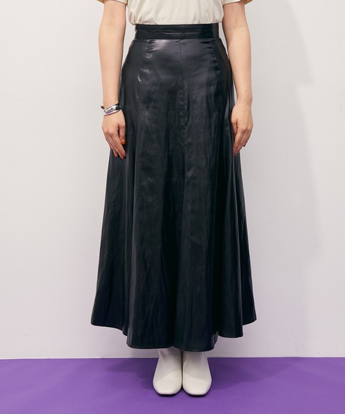 ADAM ET ROPE'（アダムエロペ）の「レザーライクサテンスカート（スカート・レディース・ブラック/キャメル・38/36）」の13枚目の写真