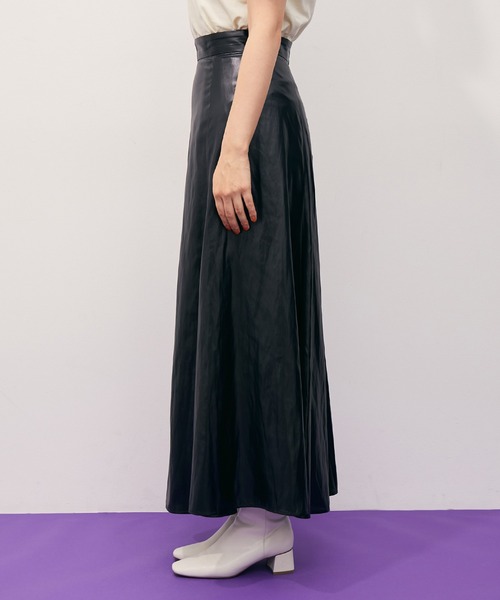 ADAM ET ROPE'（アダムエロペ）の「レザーライクサテンスカート（スカート・レディース・ブラック/キャメル・38/36）」の8枚目の写真