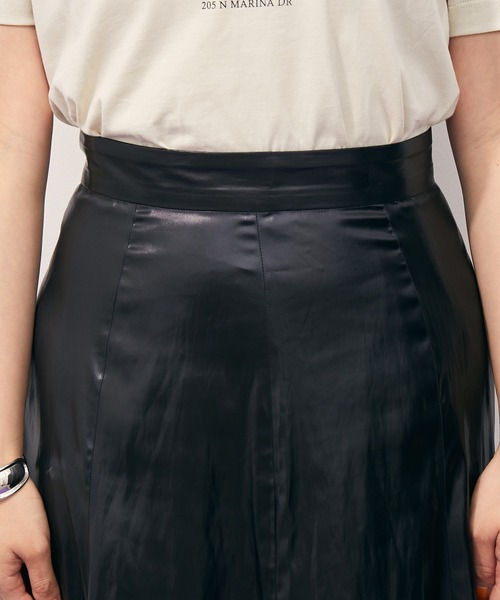ADAM ET ROPE'（アダムエロペ）の「レザーライクサテンスカート（スカート・レディース・ブラック/キャメル・38/36）」の7枚目の写真