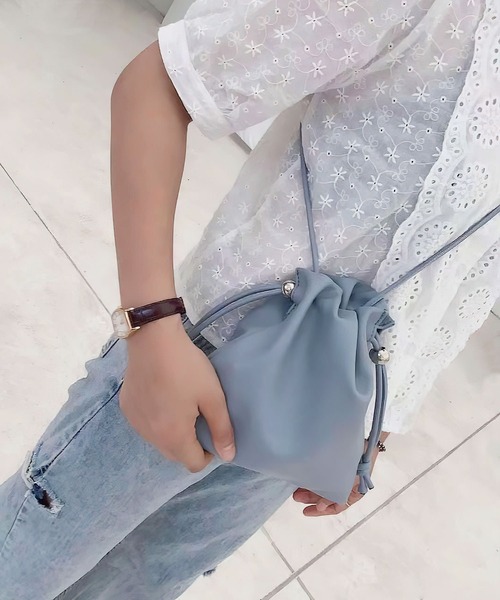 me+em select(ミームセレクト)の「【 6COLOR 】巾着ポーチショルダーバッグ(ショルダーバッグ・レディース・イエロー/ブルー/ブラック/グリーン/カーキ/ホワイト・FREE)」の1枚目の写真