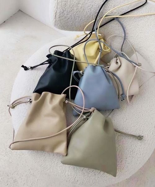 me+em select(ミームセレクト)の「【 6COLOR 】巾着ポーチショルダーバッグ(ショルダーバッグ・レディース・イエロー/ブルー/ブラック/グリーン/カーキ/ホワイト・FREE)」の5枚目の写真