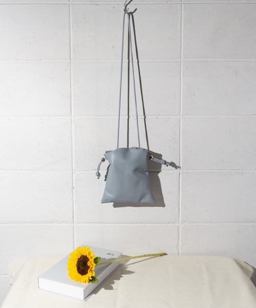 me+em select(ミームセレクト)の「【 6COLOR 】巾着ポーチショルダーバッグ(ショルダーバッグ・レディース・イエロー/ブルー/ブラック/グリーン/カーキ/ホワイト・FREE)」の12枚目の写真