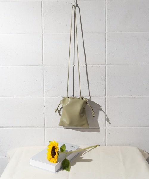 me+em select(ミームセレクト)の「【 6COLOR 】巾着ポーチショルダーバッグ(ショルダーバッグ・レディース・イエロー/ブルー/ブラック/グリーン/カーキ/ホワイト・FREE)」の11枚目の写真