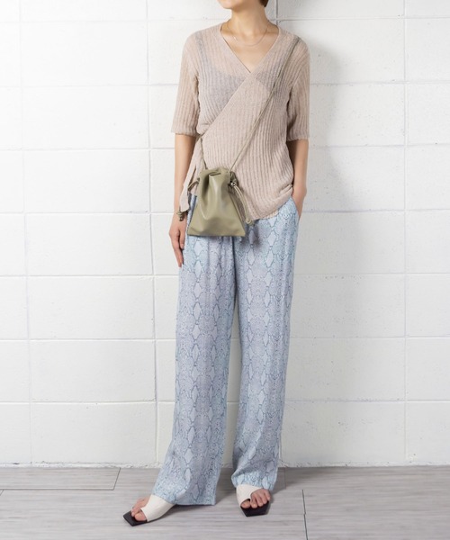 me+em select(ミームセレクト)の「【 6COLOR 】巾着ポーチショルダーバッグ(ショルダーバッグ・レディース・イエロー/ブルー/ブラック/グリーン/カーキ/ホワイト・FREE)」の21枚目の写真