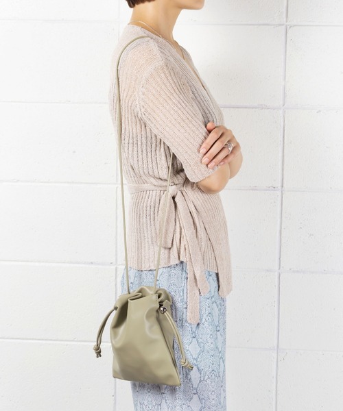 me+em select(ミームセレクト)の「【 6COLOR 】巾着ポーチショルダーバッグ(ショルダーバッグ・レディース・イエロー/ブルー/ブラック/グリーン/カーキ/ホワイト・FREE)」の20枚目の写真