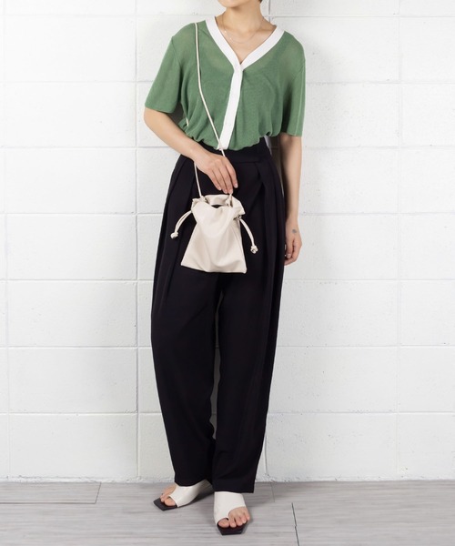 me+em select(ミームセレクト)の「【 6COLOR 】巾着ポーチショルダーバッグ(ショルダーバッグ・レディース・イエロー/ブルー/ブラック/グリーン/カーキ/ホワイト・FREE)」の14枚目の写真