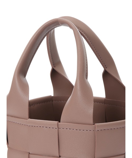 earth music&ecology（アースミュージックアンドエコロジー）の「編み込みスクエアショルダーバッグ ＊（ショルダーバッグ・レディース・ブラック/ピンク/ブラウン/ベージュ・FREE）」の15枚目の写真