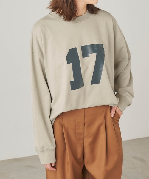 &yam(アンドヤム)の「ビッグナンバー'17'ロゴスウェット【親子お揃い/リンクコーデ】(スウェット・レディース・パープル/ブラウン/グレー・FREE)」の2枚目の写真