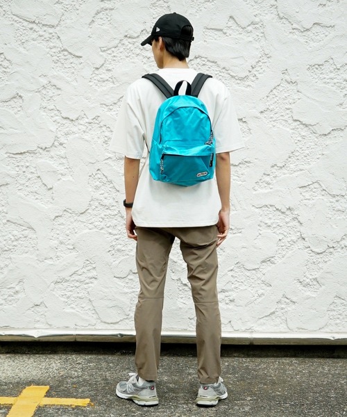 OUTDOOR PRODUCTS（アウトドアプロダクツ）の「452V SMALL  ナイロンデイパック 11.8L　コーデュラナイロン仕様（バックパック/リュック・メンズ・グリーン/ピンク/エメラルド/オレンジ/サックスブルー/ブラック/ワイン/レッド/ネイビー/ベージュ/パープル/ライトグレー・FREE）」の13枚目の写真