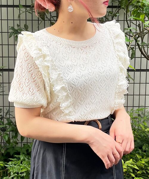 MAJESTIC LEGON（マジェスティックレゴン）の「レースフリルスカシ柄ニット（ニット/セーター・レディース・ブラック/グリーン/アイボリー・MEDIUM）」の7枚目の写真