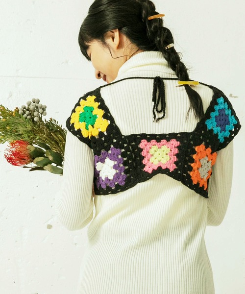 mikke（ミッケ）の「パッチワーククロシェ編みカラービスチェ/ニットベスト（ベスト・レディース・ホワイト/ブラック・FREE）」の9枚目の写真