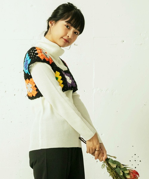 mikke（ミッケ）の「パッチワーククロシェ編みカラービスチェ/ニットベスト（ベスト・レディース・ホワイト/ブラック・FREE）」の11枚目の写真