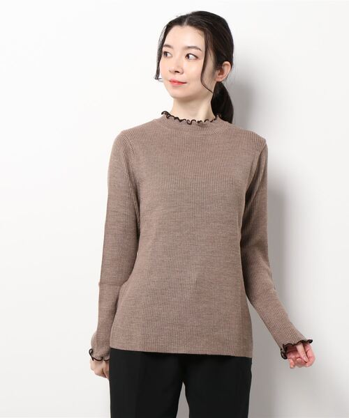 BELLUNA PLUS(ベルーナ)の「ウール入り配色メロー使いニットプルオーバー(ニット/セーター・レディース・モカ/チャコール/パープル系その他/ブラック/オフホワイト・MEDIUM/X-LARGE/LARGE)」の13枚目の写真