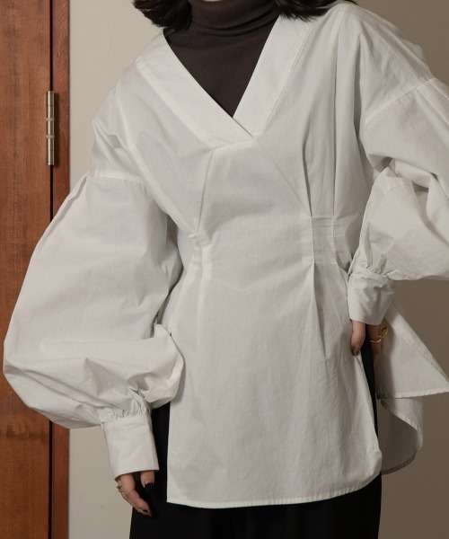 lawgy(ラウジー)の「volume waist tuck blouse(シャツ/ブラウス・レディース・ホワイト/ブラック/ブラウン・FREE)」の2枚目の写真