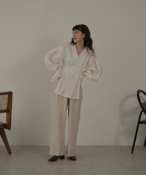 lawgy(ラウジー)の「volume waist tuck blouse(シャツ/ブラウス・レディース・ホワイト/ブラック/ブラウン・FREE)」の4枚目の写真