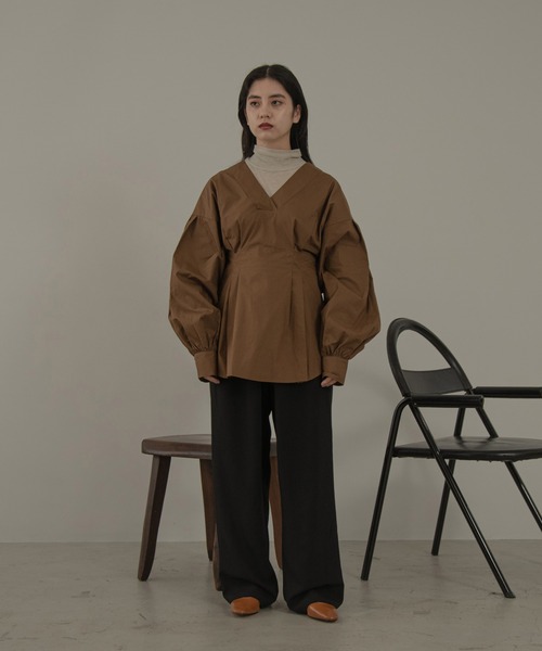 lawgy(ラウジー)の「volume waist tuck blouse(シャツ/ブラウス・レディース・ホワイト/ブラック/ブラウン・FREE)」の9枚目の写真