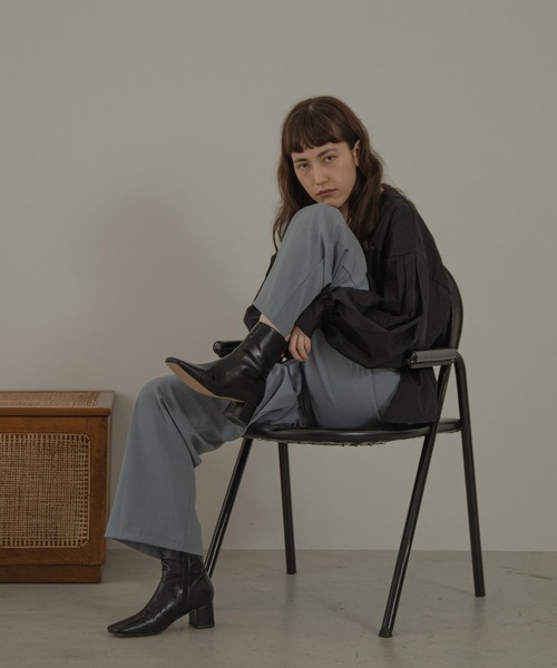 lawgy(ラウジー)の「volume waist tuck blouse(シャツ/ブラウス・レディース・ホワイト/ブラック/ブラウン・FREE)」の11枚目の写真