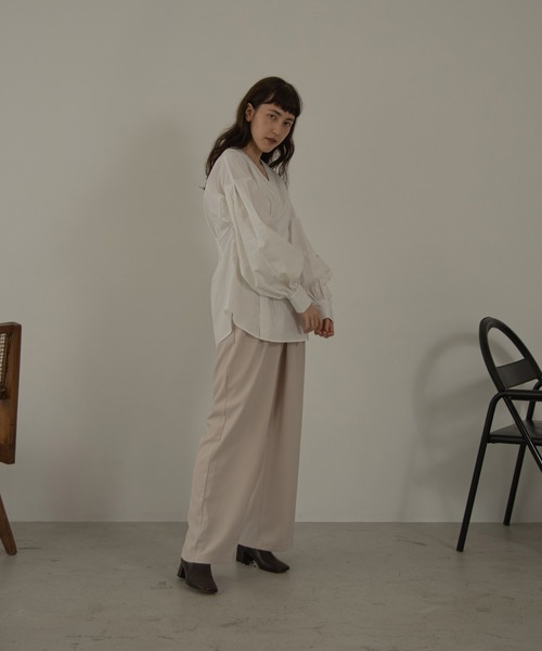 lawgy(ラウジー)の「volume waist tuck blouse(シャツ/ブラウス・レディース・ホワイト/ブラック/ブラウン・FREE)」の13枚目の写真