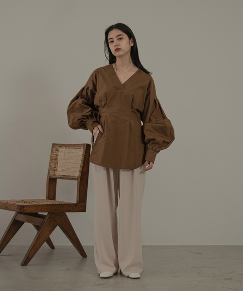 lawgy(ラウジー)の「volume waist tuck blouse(シャツ/ブラウス・レディース・ホワイト/ブラック/ブラウン・FREE)」の8枚目の写真