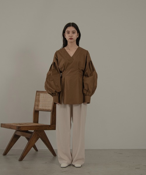 lawgy(ラウジー)の「volume waist tuck blouse(シャツ/ブラウス・レディース・ホワイト/ブラック/ブラウン・FREE)」の17枚目の写真