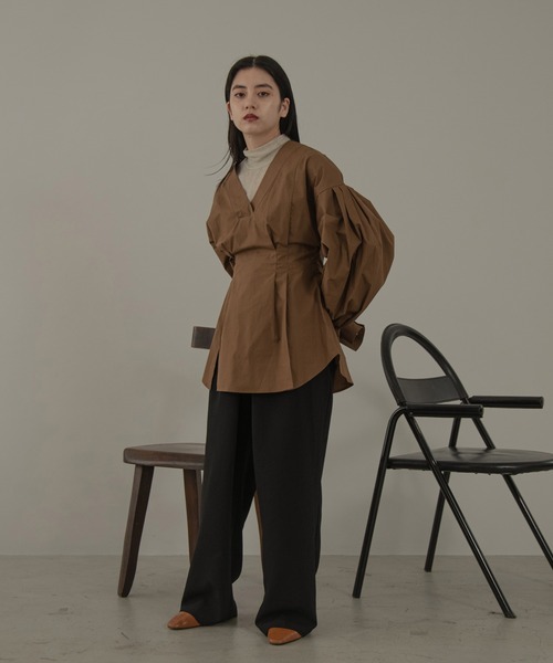 lawgy(ラウジー)の「volume waist tuck blouse(シャツ/ブラウス・レディース・ホワイト/ブラック/ブラウン・FREE)」の16枚目の写真