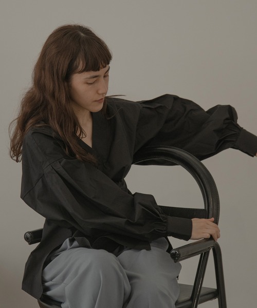 lawgy(ラウジー)の「volume waist tuck blouse(シャツ/ブラウス・レディース・ホワイト/ブラック/ブラウン・FREE)」の21枚目の写真