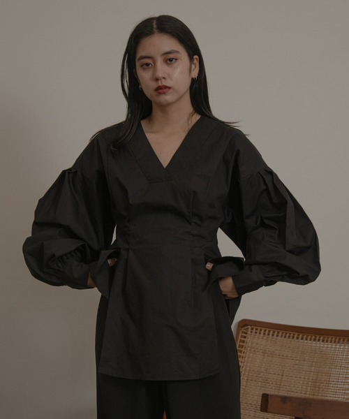 lawgy(ラウジー)の「volume waist tuck blouse(シャツ/ブラウス・レディース・ホワイト/ブラック/ブラウン・FREE)」の22枚目の写真