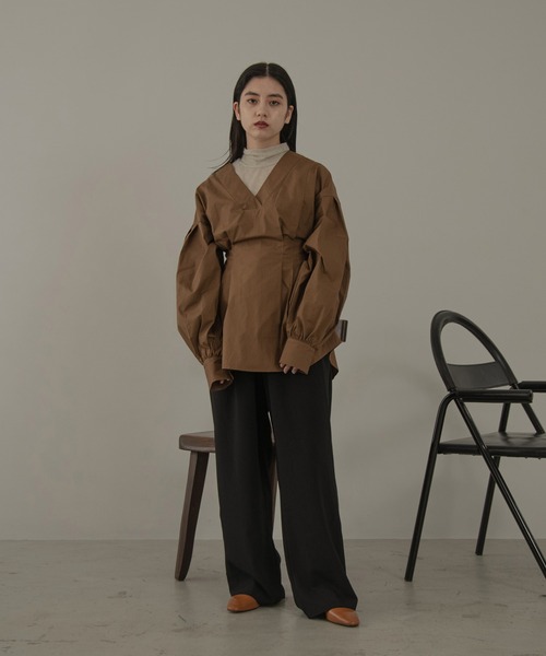 lawgy(ラウジー)の「volume waist tuck blouse(シャツ/ブラウス・レディース・ホワイト/ブラック/ブラウン・FREE)」の15枚目の写真