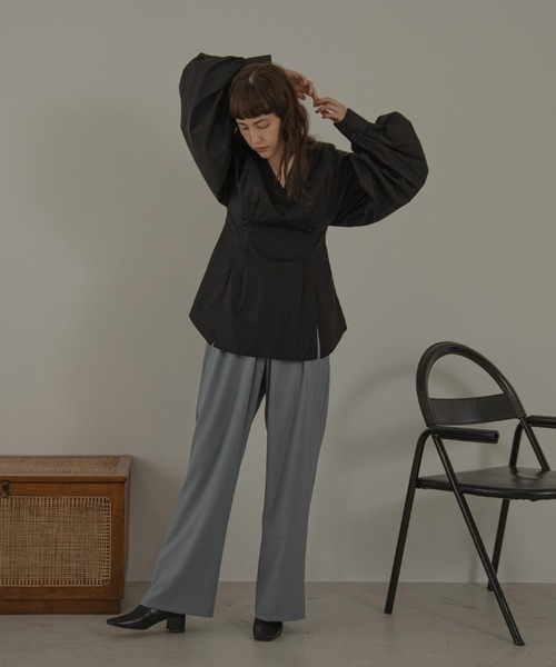lawgy(ラウジー)の「volume waist tuck blouse(シャツ/ブラウス・レディース・ホワイト/ブラック/ブラウン・FREE)」の12枚目の写真