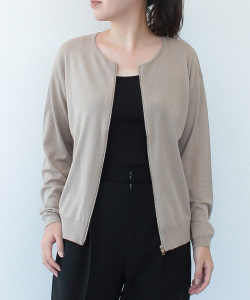 TITE IN THE STORE(ティテ インザ ストア)の「レーヨンストレッチ丸首ZIP長袖カーディガン(カーディガン/ボレロ・レディース・ブラック/ベージュ/グリーン/ホワイト/レッド/ネイビー・38)」の3枚目の写真