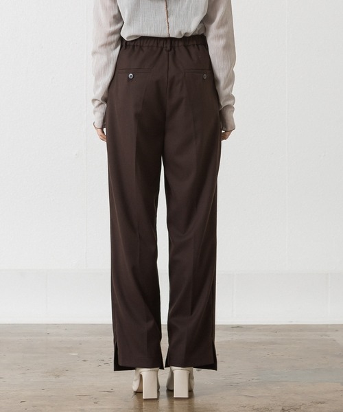 ALLUMER(アリュメール)の「T/Rサイドスリットセンタープレススラックス(スラックス・レディース・ブラック/ブラウン・1/2)」の18枚目の写真