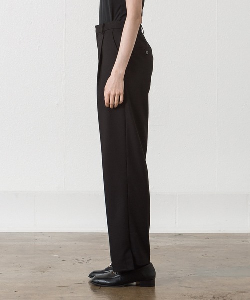 ALLUMER(アリュメール)の「T/Rサイドスリットセンタープレススラックス(スラックス・レディース・ブラック/ブラウン・1/2)」の15枚目の写真