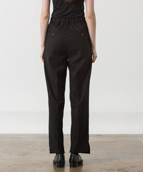 ALLUMER(アリュメール)の「T/Rサイドスリットセンタープレススラックス(スラックス・レディース・ブラック/ブラウン・1/2)」の3枚目の写真