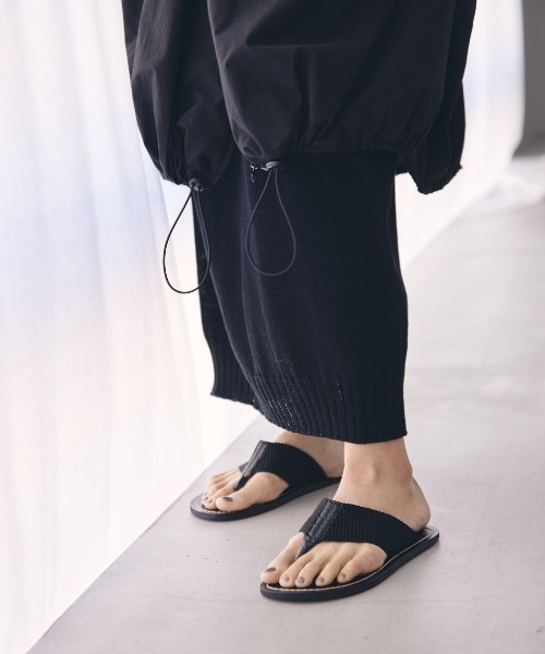 TODAYFUL(トゥデイフル)の「TODAYFUL(トゥデイフル) "Flat Tong Sandals"フラットトングサンダル/12211008(サンダル・レディース・ブラック/キャメル/キナリ・38/36/37)」の6枚目の写真