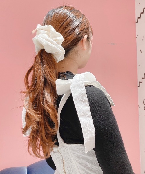 PAIN（ペイン）の「フラワージャガードシュシュ（シュシュ・レディース・ホワイト/ブラック/ブルー/ピンク・FREE）」の2枚目の写真