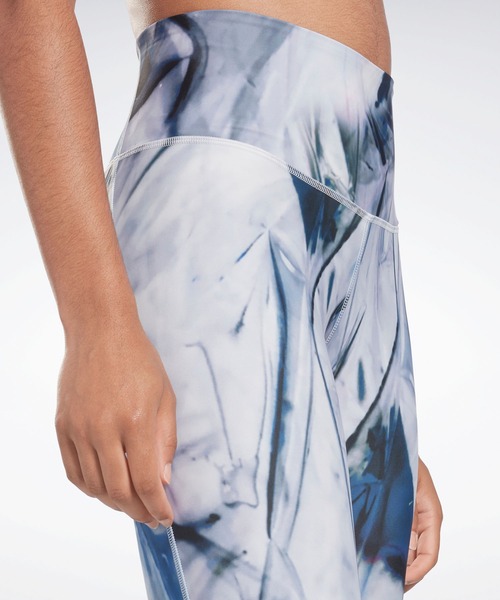Reebok（リーボック）の「ラックス ボールド ハイウエスト リキッド アビス プリント タイツ / Lux Bold High-Waisted Liquid Abyss Print Tights（レギンス/スパッツ・レディース・スカイブルー/グリーン系その他・SMALL/MEDIUM/LARGE/X-LARGE/X-SMALL）」の3枚目の写真