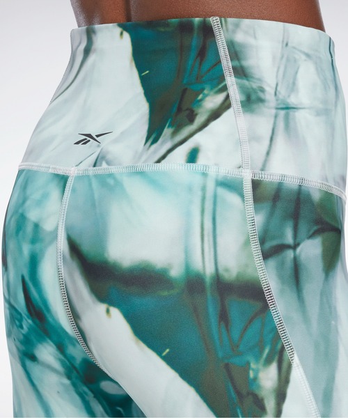 Reebok（リーボック）の「ラックス ボールド ハイウエスト リキッド アビス プリント タイツ / Lux Bold High-Waisted Liquid Abyss Print Tights（レギンス/スパッツ・レディース・スカイブルー/グリーン系その他・SMALL/MEDIUM/LARGE/X-LARGE/X-SMALL）」の10枚目の写真