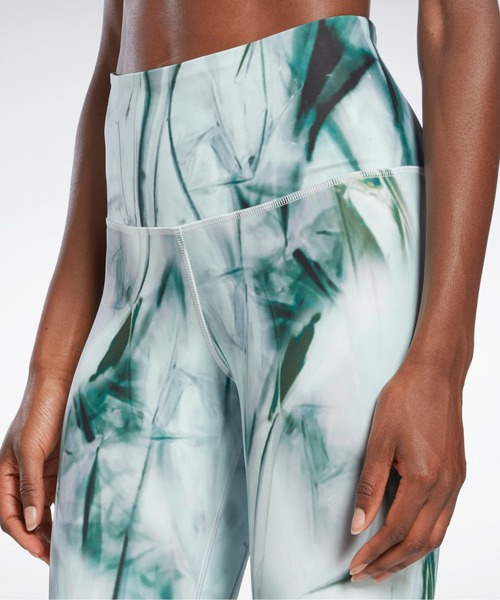 Reebok（リーボック）の「ラックス ボールド ハイウエスト リキッド アビス プリント タイツ / Lux Bold High-Waisted Liquid Abyss Print Tights（レギンス/スパッツ・レディース・スカイブルー/グリーン系その他・SMALL/MEDIUM/LARGE/X-LARGE/X-SMALL）」の11枚目の写真