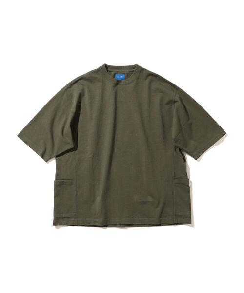BEAMS（ビームス）の「BEAMS / サイドポケット ビッグ Tシャツ（Tシャツ/カットソー・メンズ・ホワイト/オリーブ・SMALL/MEDIUM/LARGE/X-LARGE）」の21枚目の写真